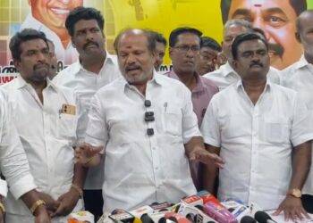 மதுராந்தகம் ஒன்றியத்துக்கு உட்பட்ட தச்சூர் கிராமத்தில் ஒரு மாத காலத்திற்கும் மேலாக சரியாக குடிநீர் வராததால் சாலை மறியல்