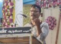 மயிலாடுதுறை அருகே தண்ணீர் இன்றி வறண்ட குளத்தை கிரிக்கெட் மைதானமாக மாற்றி விளையாடும் இளைஞர்கள்
