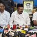 மயிலாடுதுறை அருகே தண்ணீர் இன்றி வறண்ட குளத்தை கிரிக்கெட் மைதானமாக மாற்றி விளையாடும் இளைஞர்கள்
