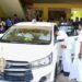 மயிலாடுதுறை அருகே தண்ணீர் இன்றி வறண்ட குளத்தை கிரிக்கெட் மைதானமாக மாற்றி விளையாடும் இளைஞர்கள்