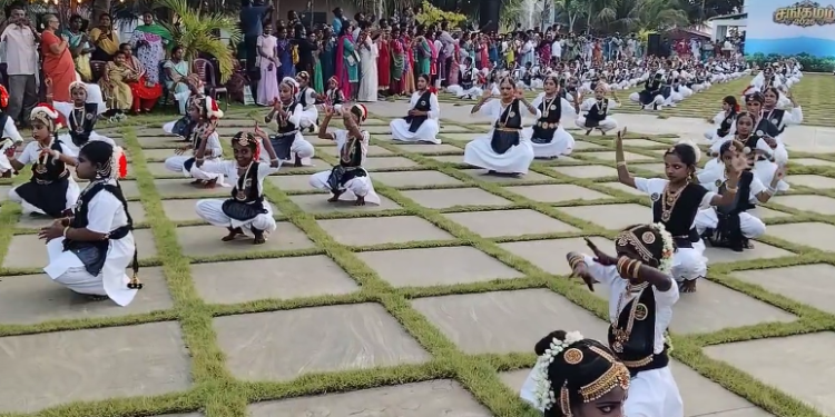 நாகையில் எம்பி தலைமையில் நடைபெற்ற ஆர்ப்பாட்டத்தில் மது போதையில் அலப்பறையில் ஈடுபட்ட நபரால் பரபரப்பு