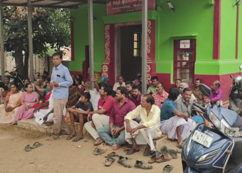 நாகையில் எம்பி தலைமையில் நடைபெற்ற ஆர்ப்பாட்டத்தில் மது போதையில் அலப்பறையில் ஈடுபட்ட நபரால் பரபரப்பு