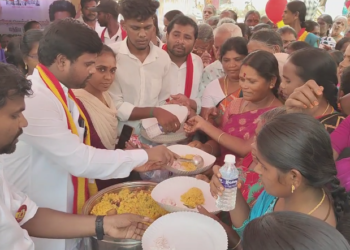நாகையில் எம்பி தலைமையில் நடைபெற்ற ஆர்ப்பாட்டத்தில் மது போதையில் அலப்பறையில் ஈடுபட்ட நபரால் பரபரப்பு