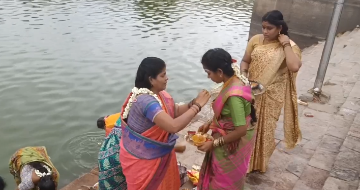 நாகையில் எம்பி தலைமையில் நடைபெற்ற ஆர்ப்பாட்டத்தில் மது போதையில் அலப்பறையில் ஈடுபட்ட நபரால் பரபரப்பு