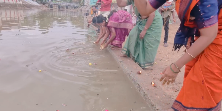 நாகையில் எம்பி தலைமையில் நடைபெற்ற ஆர்ப்பாட்டத்தில் மது போதையில் அலப்பறையில் ஈடுபட்ட நபரால் பரபரப்பு