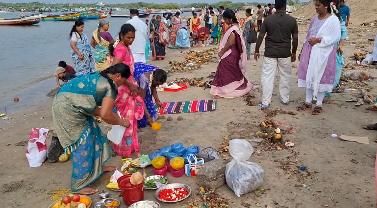 நாகையில் எம்பி தலைமையில் நடைபெற்ற ஆர்ப்பாட்டத்தில் மது போதையில் அலப்பறையில் ஈடுபட்ட நபரால் பரபரப்பு
