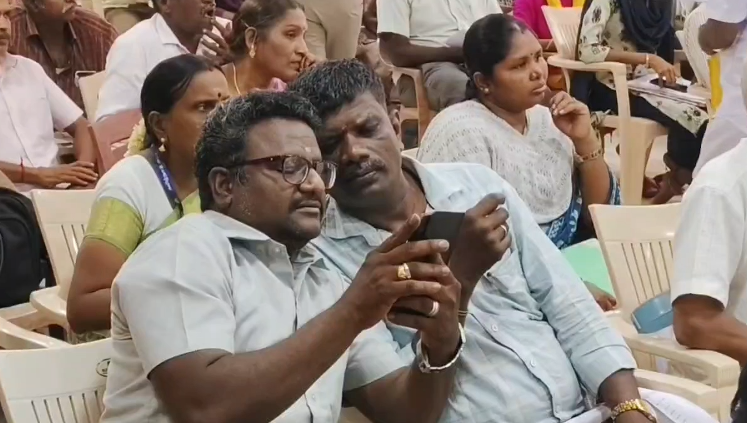 நாகையில் எம்பி தலைமையில் நடைபெற்ற ஆர்ப்பாட்டத்தில் மது போதையில் அலப்பறையில் ஈடுபட்ட நபரால் பரபரப்பு