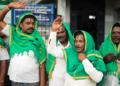 மார்த்தாண்டம் ஞாறாம்விளை சாலையில் நேசமணி நினைவு பாலத்தில் கொட்டப்படும் குப்பைகள் ஆற்றில் கலப்பதால் நோய் பரவும் அவலம்