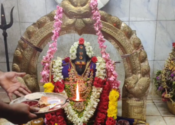 ஆறுபாதி கிராமத்தில் ஸ்ரீ மகா காளியம்மன் ஆலயத்தில் ஆடி மாத 4-வது வெள்ளியை முன்னிட்டு திருவிளக்கு பூஜை