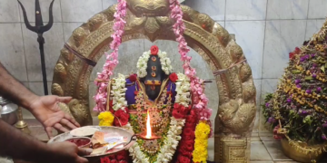 ஆறுபாதி கிராமத்தில் ஸ்ரீ மகா காளியம்மன் ஆலயத்தில் ஆடி மாத 4-வது வெள்ளியை முன்னிட்டு திருவிளக்கு பூஜை