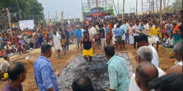 திருமுல்லைவாசலில் செல்ல காளியம்மன் கோவில் தீமிதி திருவிழா