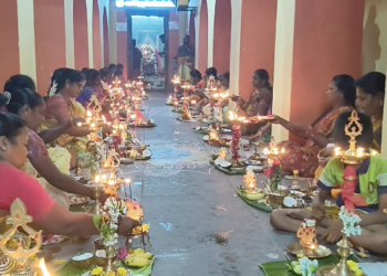 ஆக்கூர் தான்தோன்றீஸ்வரர் ஆலயத்தில் ஆடி வெள்ளி கிழமையை முன்னிட்டு உலக நன்மை வேண்டி திருவிளக்கு பூஜை