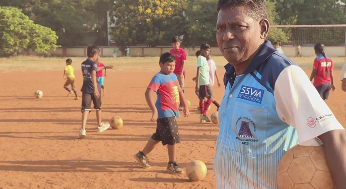 ஆட்டிசம் நோயால் பாதிக்கப்பட்ட குழந்தைகளுக்கு விளையாட்டு பயிற்சிக்காக ஓயாமல் உழைத்து வரும் உடற்கல்வி ஆசிரியர்