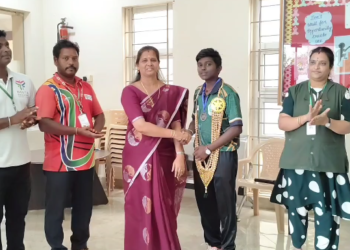 தென்னிந்திய அளவில் நடைபெற்ற டி20 கிரிக்கெட் சாம்பியன்ஷிப் போட்டியில் இளமுகிலன் வெள்ளி பதக்கம்