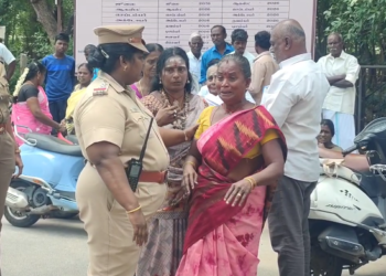 ஊனமுற்ற பெண்ணிடம் தனியார் அடகு கடை உரிமையாளரிடம், பணத்தை திரும்ப செலுத்திய பிறகு நகை கொடுக்க மறுப்பு 