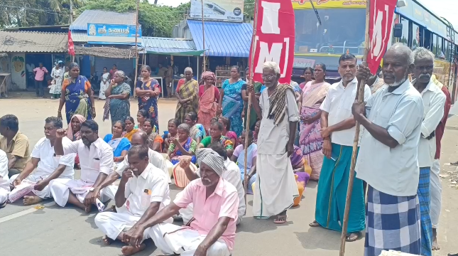 குடிநீர் தட்டுப்பாட்டை கண்டித்து மேலப்பிடாகையில் சாலை மறியல்: காலிகுடங்களுடன் மக்கள் போராட்டம்