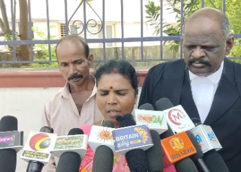 தவணைக்கு வாங்கிய 10 சவரன் நகை போலியானது நகைக்கடை உரிமையாளர் உள்பட 3 பேர் மீது வழக்கு