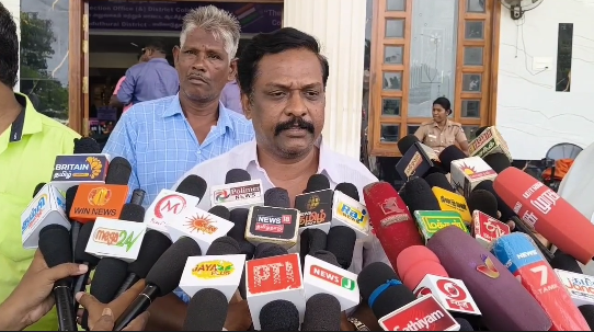 தனியார் வங்கியொன்று கடனை முழுமையாகத்திரும்பச்செலுத்திய பிறகும், கூடுதல் பணம் கேட்டு மிரட்டி வருவதாக புகார்