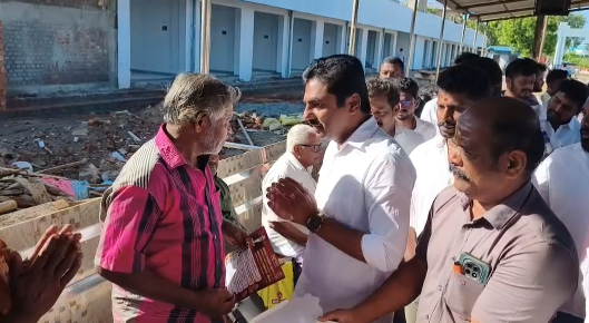 நாகர்கோவில் பேருந்து நிலையத்தில் TVKஅரசின் 100-நாள் சாதனை விளக்க துண்டு பிரசுரம் மக்களுக்கும் வினியோகம்