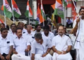 திண்டிவனம் அஞ்சல் நிலையம் எதிரில் காங்கிரஸ் கட்சி சார்பில் நடைபெற்ற போராட்டத்தில் மத்திய அரசுக்கு எதிராக கோஷங்கள்