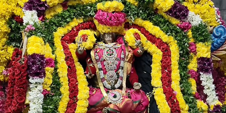 சந்திரபாடி கிராமத்தில் உள்ள 200 ஆண்டுகள் பழமை வாய்ந்த ஸ்ரீ சீதளாதேவி மாரியம்மன் ஆலயத்தில் ஆடிப்பெருக்கை முன்னிட்டு பால்குடம் திருவிழா