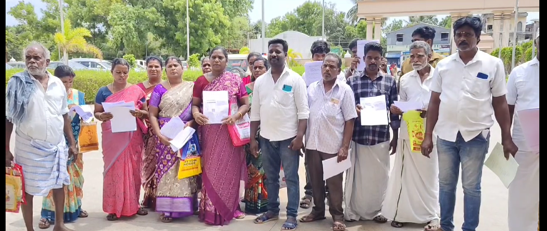70 ஆண்டுக்கு மேலாக தங்கள் பயன்பாட்டில் உள்ள இடத்திற்கு பட்டா வழங்க வேண்டி மக்கள் மனு