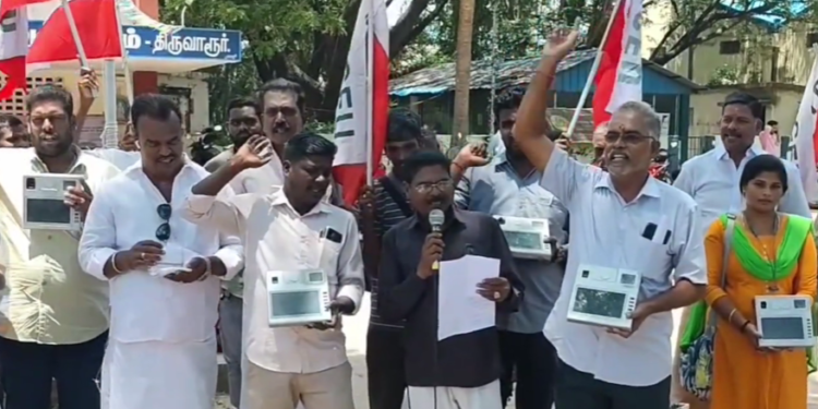 மன்னம்பந்தலில் உள்ள அரசு உதவி பெறும் AVC கல்லூரியில் உலக புகைப்பட தினத்தை முன்னிட்டு புகைப்படக்கண்காட்சி