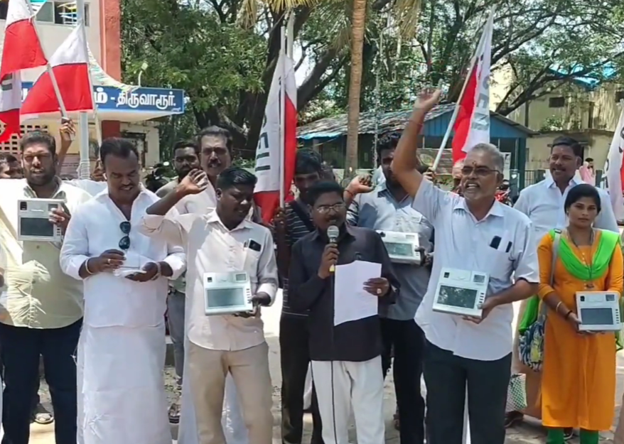 மன்னம்பந்தலில் உள்ள அரசு உதவி பெறும் AVC கல்லூரியில் உலக புகைப்பட தினத்தை முன்னிட்டு புகைப்படக்கண்காட்சி