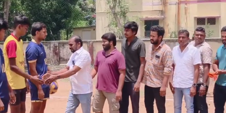 மயிலாடுதுறையில் ஒரே நேரத்தில் பல கலைகளை 60 நிமிடத்தில் செய்த International World Record Chronicles பதிவு