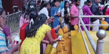 மயிலாடுதுறையில் ஒரே நேரத்தில் பல கலைகளை 60 நிமிடத்தில் செய்த International World Record Chronicles பதிவு