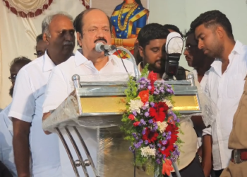 மயிலாடுதுறையில் ஒரே நேரத்தில் பல கலைகளை 60 நிமிடத்தில் செய்த International World Record Chronicles பதிவு
