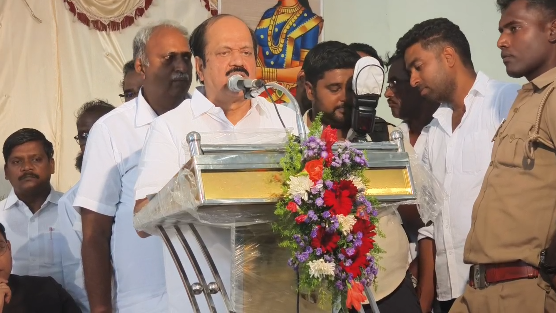 மயிலாடுதுறையில் ஒரே நேரத்தில் பல கலைகளை 60 நிமிடத்தில் செய்த International World Record Chronicles பதிவு