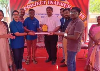 மயிலாடுதுறையில் தவெக, திமுகவினர் போராட்டம். தவெகவினர் போராட்டம் நடத்திய இடத்தில் சாலைமறியல் போராட்டம்