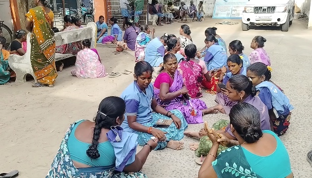 உயர்த்தப்பட்ட சம்பளம் வழங்க வலியுறுத்தி தற்காலிக ஒப்பந்த தூய்மை பணியாளர்கள் போராட்டம்