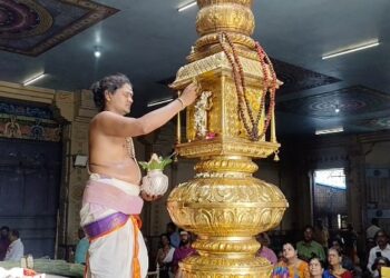 மயிலாடுதுறையில் தவெக, திமுகவினர் போராட்டம். தவெகவினர் போராட்டம் நடத்திய இடத்தில் சாலைமறியல் போராட்டம்
