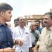 மயிலாடுதுறையில் தவெக, திமுகவினர் போராட்டம். தவெகவினர் போராட்டம் நடத்திய இடத்தில் சாலைமறியல் போராட்டம்