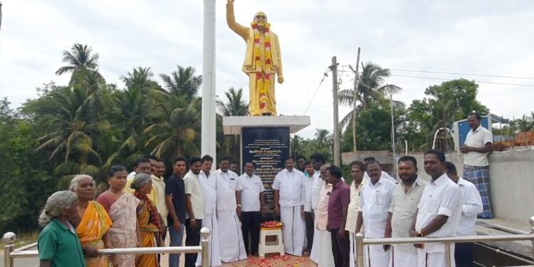 சீர்காழி அருகே முன்னாள் முதலமைச்சர் கருணாநிதியின் 9ஆம் ஆண்டு நினைவு நாள் அனுசரிப்பு