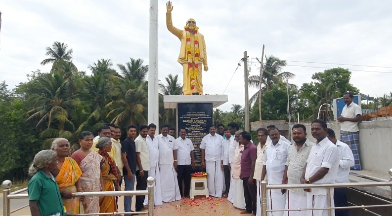 சீர்காழி அருகே முன்னாள் முதலமைச்சர் கருணாநிதியின் 9ஆம் ஆண்டு நினைவு நாள் அனுசரிப்பு