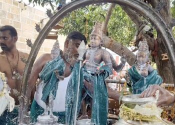 ஆடிக்கிருத்திகையை முன்னிட்டு 1800 ஆண்டுகள் பழமைவாய்ந்த பாலசுப்பிரமணிய சுவாமி ஆலயத்தில் பாதயாத்திரை