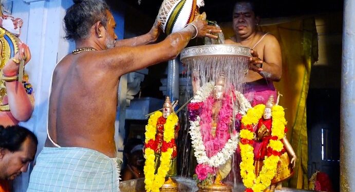 ஆடி கிருத்திகை: சிக்கல் சிங்காரவேலருக்கு 5,000 லிட்டர் பால் அபிஷேகம்