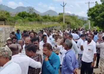 கன்னியாகுமரி முழுவதும் டாஸ்மாக கடைகள் முழு அடைப்பு போராட்டத்தில் ஈடுபட்டு டாஸ்மாக் கடைகள் அடைப்பு