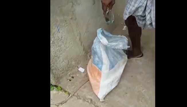 பெரம்பூர் காவல் நிலைய எல்லைக்குட்பட்ட பகுதிகளில் இருவேறு இடங்களில் சட்டத்திற்கு புறம்பாக பாண்டி சாராய விற்பனை வீடியோ 1 – கைது