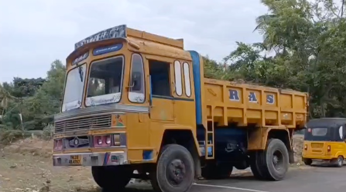 திருவாரூர் சட்ட விரோதமாக நடைபெற்ற மண் திருட்டு -மண் திருட்டு கையும் களவுமாக பிடித்த அதிகாரிகள்
