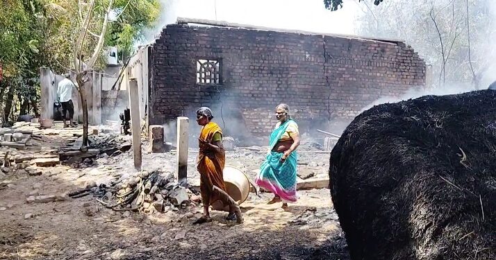 திருவாரூரில் திடீர் தீ விபத்தில் அருகே இருந்த ஏழு வீடுகள் எரிந்து சேதம் DMKபூண்டி கலைவாணன் நேரில் ஆறுதல்