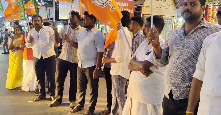 வந்தே மாதரம் பாடலை அவமரியாதை செய்த சோனியா காந்தியை கண்டித்து மயிலாடுதுறையில் BJPசார்பில் ஆர்ப்பாட்டம்