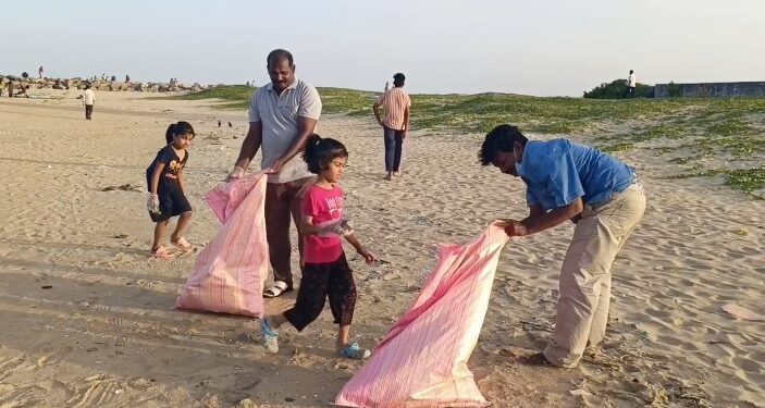 நாகை பழைய கடற்கரையை மீட்டெடுத்த சிறுவர்கள்: 1 டன் கழிவுகளை அகற்றி நகராட்சியிடம் ஒப்படைத்த ‘வீ தி லீடர்ஸ்’