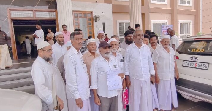 பெருந்தோட்டம் பள்ளிவாசல் மற்றும் பெண்கள் மதரசா அருகே, டாஸ்மாக் கடை திறப்பதற்கு இஸ்லாமியர்கள் மனு