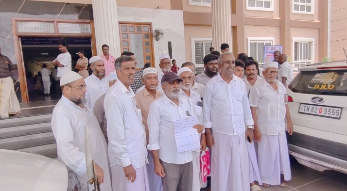 பெருந்தோட்டம் பள்ளிவாசல் மற்றும் பெண்கள் மதரசா அருகே, டாஸ்மாக் கடை திறப்பதற்கு இஸ்லாமியர்கள் மனு