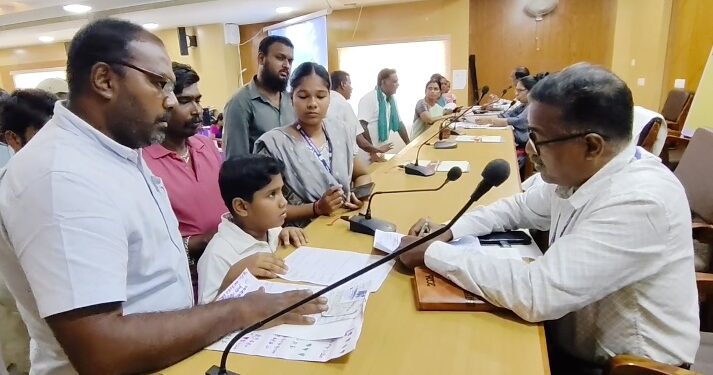 தனது பிறந்தநாள் பரிசாகத்தாயுடன் பிரிந்து சென்ற 5 வயது தங்கையை தன்னிடம் சேர்த்து வைக்க 9 வயது சிறுவன் மனு