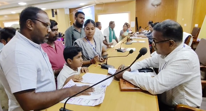தனது பிறந்தநாள் பரிசாகத்தாயுடன் பிரிந்து சென்ற 5 வயது தங்கையை தன்னிடம் சேர்த்து வைக்க 9 வயது சிறுவன் மனு